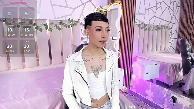 CYRUS TAY online show from June 19, 2026, 7:50 pm