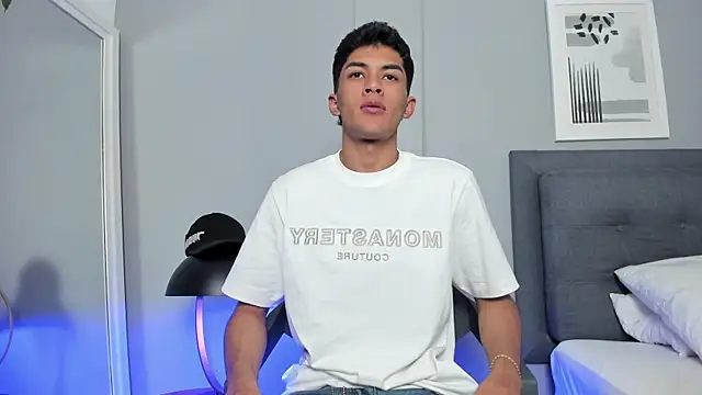 Tylerffoxx online show from November 21, 2025, 9:02 pm