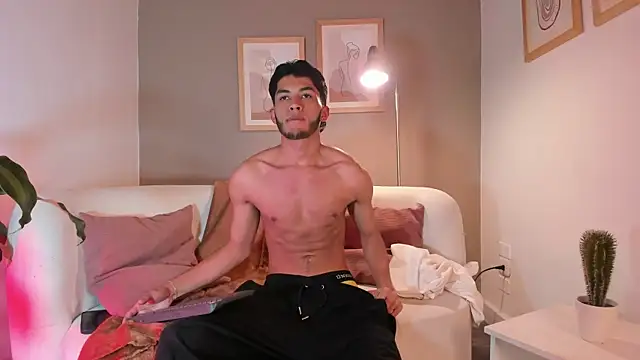 Tylerffoxx online show from May 8, 2026, 9:31 pm