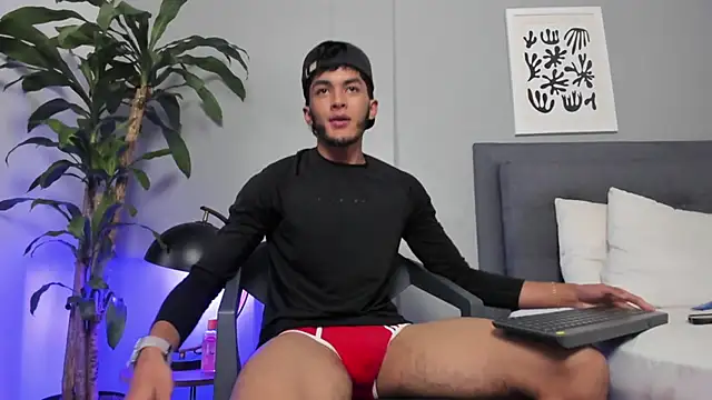 Tylerffoxx online show from May 14, 2026, 7:31 pm