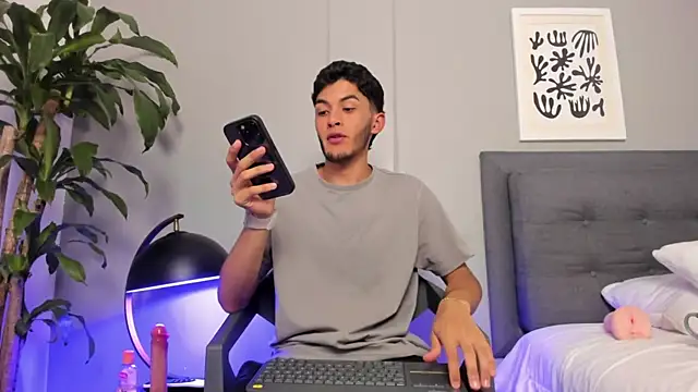 Tylerffoxx online show from June 25, 2026, 8:35 pm