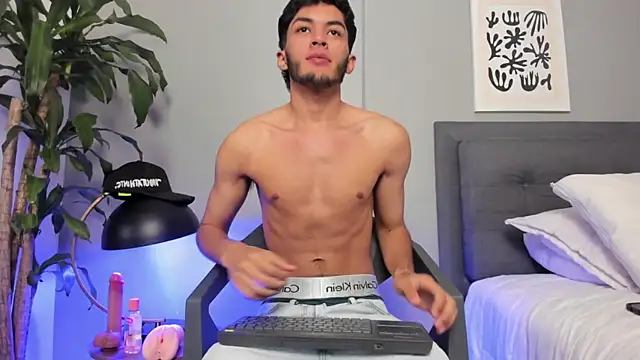 Tylerffoxx online show from July 5, 2026, 11:12 pm