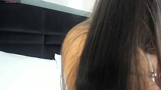 CarolineLee  online show from April 21, 2026, 10:34 pm