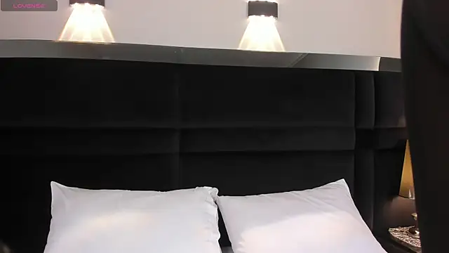 CarolineLee  online show from April 29, 2026, 10:38 pm