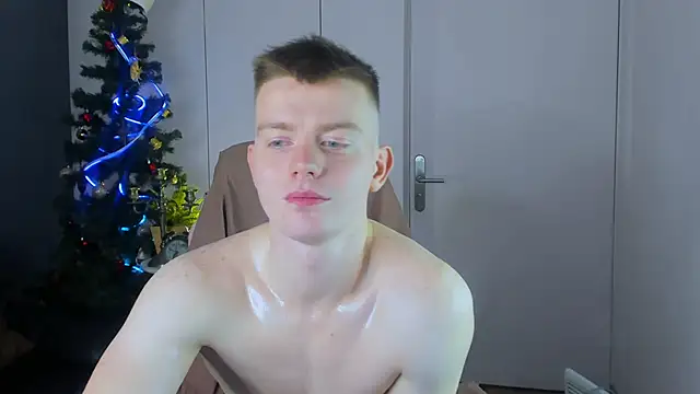 Snapshot of Happydeimos chatting on January 8, 2026, 12:02 am Happydeimos online show from January 8, 2026, 12:02 am