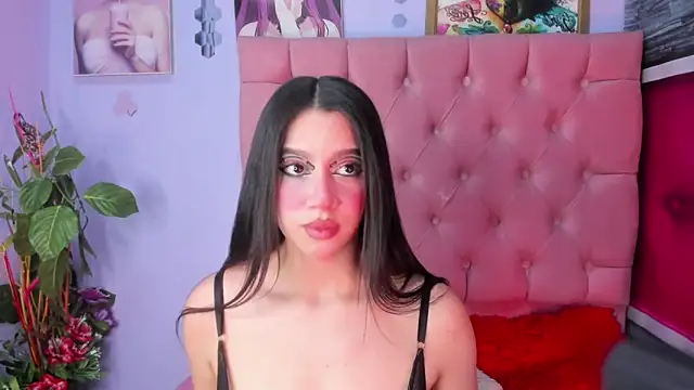 Snapshot of Megan_Luxe chatting on October 21, 2025, 11:16 pm Megan Luxe online show from October 21, 2025, 11:16 pm