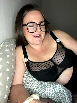 whitequeen xxx online show from October 2, 2025, 9:11 pm