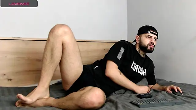 Snapshot of Killian_Vane chatting on October 8, 2025, 12:03 pm Killian Vane online show from October 8, 2025, 12:03 pm