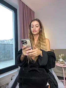 Snapshot of _Luxie_ chatting on October 2, 2025, 6:20 am Luxie online show from October 2, 2025, 6:20 am