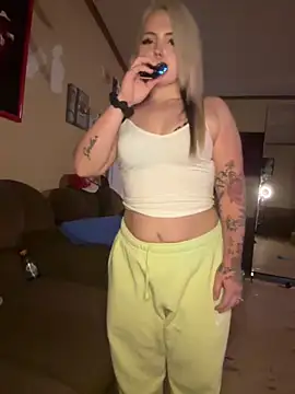 Snapshot of JuicyExxxperience chatting on February 13, 2026, 12:45 pm JuicyExxxperience online show from February 13, 2026, 12:45 pm