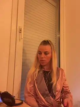 BrumeLove online show from May 5, 2026, 8:11 am