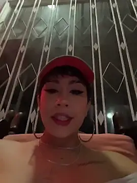 ZahaRose online show from November 18, 2025, 3:34 am