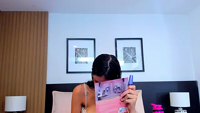 catalina jolie online show from December 1, 2025, 4:28 am