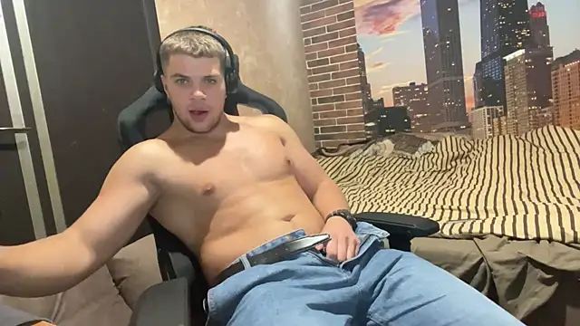 Snapshot of MusclePhantom chatting on September 26, 2025, 7:40 pm MusclePhantom online show from September 26, 2025, 7:40 pm