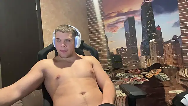 Snapshot of MusclePhantom chatting on October 19, 2025, 7:58 pm MusclePhantom online show from October 19, 2025, 7:58 pm