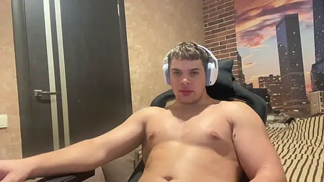 MusclePhantom online show from December 15, 2025, 9:52 pm