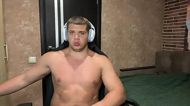 MusclePhantom online show from May 24, 2026, 9:09 pm