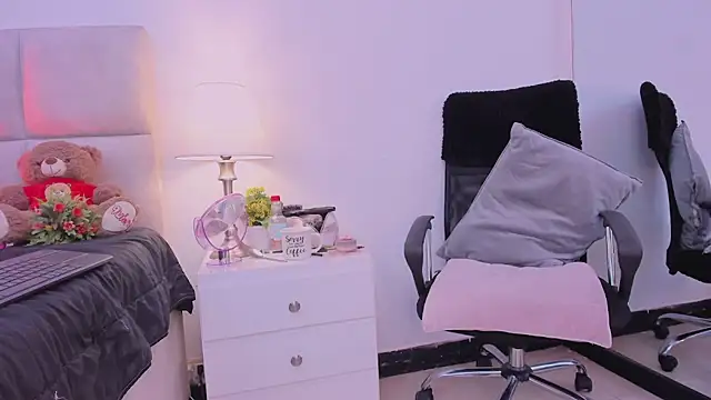 Snapshot of AbbySaennz chatting on September 16, 2025, 7:31 am AbbySaennz online show from September 16, 2025, 7:31 am