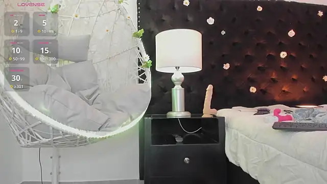 Snapshot of AbbySaennz chatting on October 9, 2025, 7:06 am AbbySaennz online show from October 9, 2025, 7:06 am