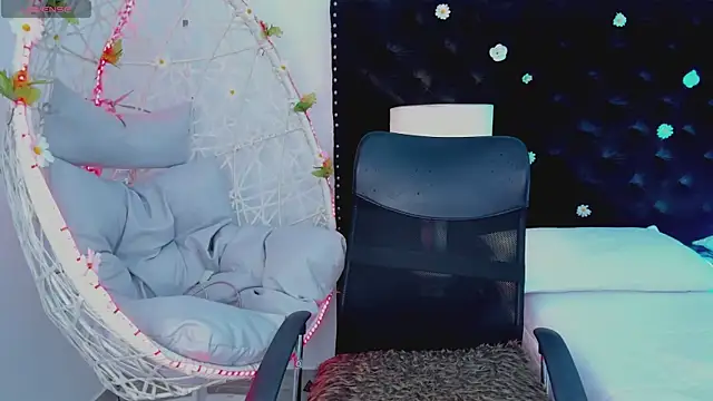 Snapshot of AbbySaennz chatting on October 29, 2025, 7:37 pm AbbySaennz online show from October 29, 2025, 7:37 pm