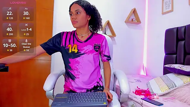 Snapshot of miiarod chatting on October 1, 2025, 9:21 pm miiarod online show from October 1, 2025, 9:21 pm