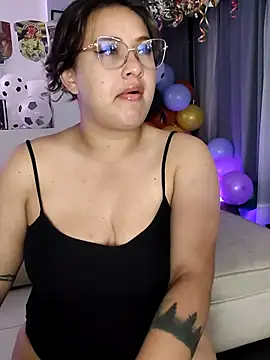 Laureen se online show from June 23, 2026, 4:43 am