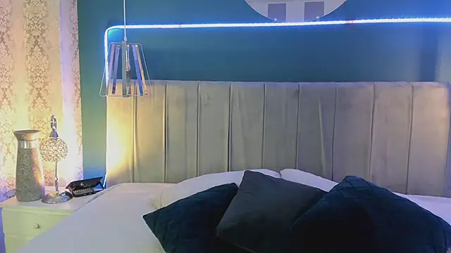 Snapshot of _Maccaa_ chatting on October 24, 2025, 12:23 pm  Maccaa  online show from October 24, 2025, 12:23 pm