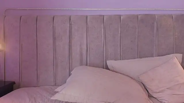 Snapshot of Larra_Scott_ chatting on September 28, 2025, 8:09 am Larra Scott  online show from September 28, 2025, 8:09 am