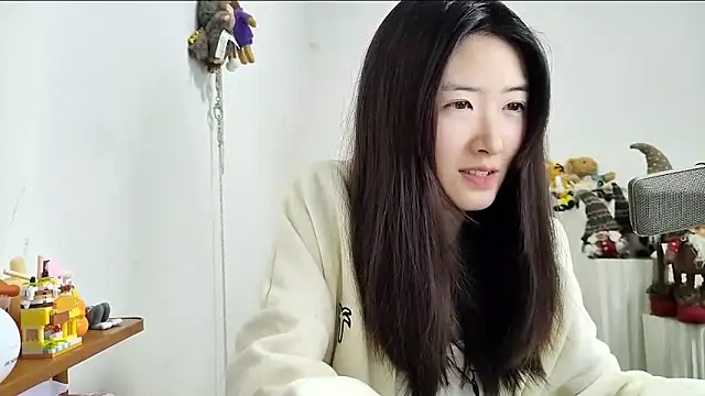 Moonlight-23 online show from December 14, 2025, 1:27 pm