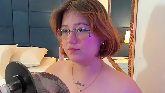 isa grey  online show from November 28, 2025, 3:42 am