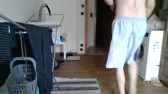 Snapshot of XLBarehengst chatting on October 9, 2025, 2:59 pm XLBarehengst online show from October 9, 2025, 2:59 pm