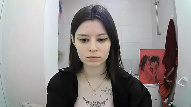 Snapshot of EdlinEngelby chatting on September 19, 2025, 4:18 pm EdlinEngelby online show from September 19, 2025, 4:18 pm