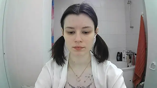 Snapshot of EdlinEngelby chatting on October 1, 2025, 4:13 pm EdlinEngelby online show from October 1, 2025, 4:13 pm