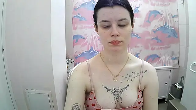 Snapshot of EdlinEngelby chatting on October 22, 2025, 3:12 pm EdlinEngelby online show from October 22, 2025, 3:12 pm