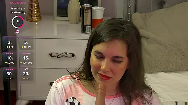 LolaButtie online show from June 30, 2026, 6:36 am