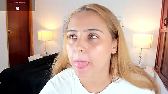 Snapshot of MikaelaStone chatting on October 11, 2025, 12:04 pm MikaelaStone online show from October 11, 2025, 12:04 pm