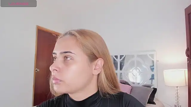 Snapshot of MikaelaStone chatting on October 15, 2025, 12:05 pm MikaelaStone online show from October 15, 2025, 12:05 pm