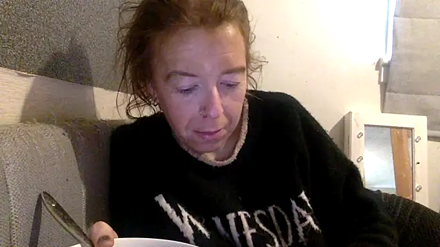Bellababexox online show from May 1, 2026, 4:11 pm