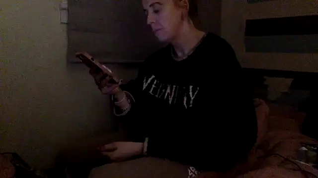 Bellababexox online show from May 15, 2026, 11:56 pm