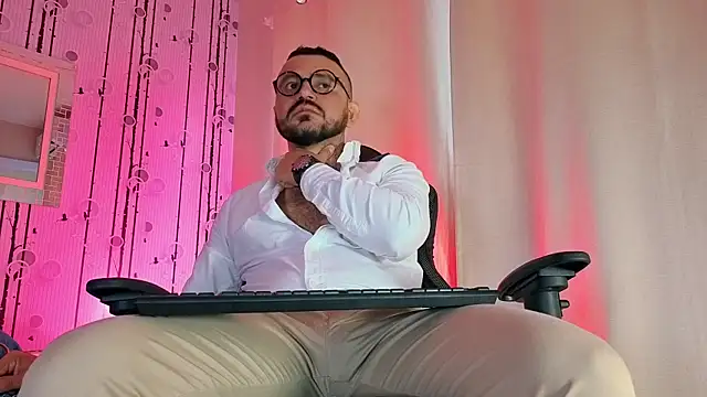 Snapshot of AlphaDrip chatting on October 10, 2025, 12:59 pm AlphaDrip online show from October 10, 2025, 12:59 pm