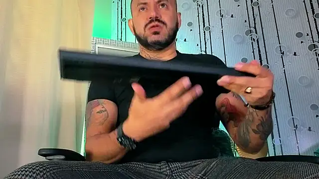 Snapshot of AlphaDrip chatting on October 15, 2025, 12:16 pm AlphaDrip online show from October 15, 2025, 12:16 pm