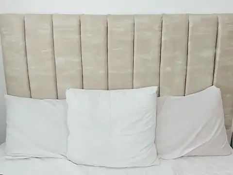 Snapshot of AprilStone1 chatting on December 18, 2025, 12:44 pm AprilStone1 online show from December 18, 2025, 12:44 pm