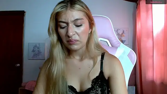 Snapshot of SophiaaLee chatting on October 12, 2025, 4:06 pm SophiaaLee online show from October 12, 2025, 4:06 pm