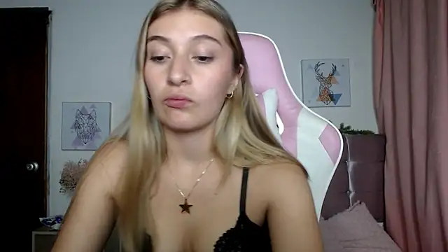 SophiaaLee online show from March 10, 2026, 11:43 pm