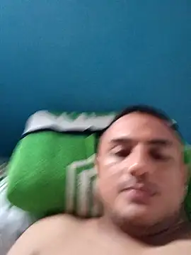 Geral Yeraldyn09 online show from September 20, 2025, 9:38 pm