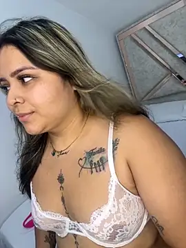 Snapshot of ashley-swift- chatting on September 22, 2025, 8:55 pm ashley-swift- online show from September 22, 2025, 8:55 pm