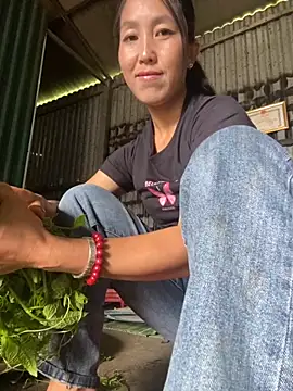 Snapshot of Huong-Ly chatting on September 13, 2025, 6:57 am Huong-Ly online show from September 13, 2025, 6:57 am