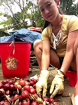 Snapshot of Huong-Ly chatting on October 3, 2025, 7:05 am Huong-Ly online show from October 3, 2025, 7:05 am