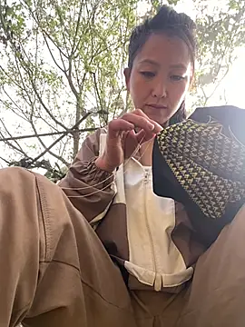 Huong-Ly online show from February 5, 2026, 1:43 am