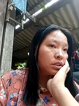 Snapshot of MuiNay chatting on September 13, 2025, 11:04 pm MuiNay online show from September 13, 2025, 11:04 pm